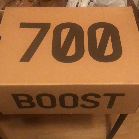 Yeezy boost 700 for 350 only wore twice got them off stock x.